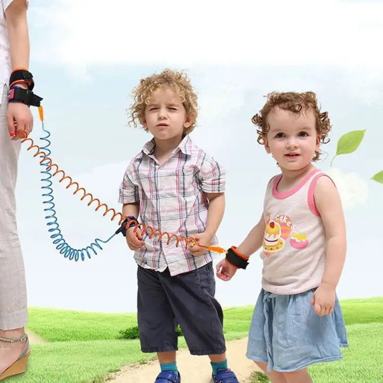 1 PCs Anti Lost child lock | Anti-Lost Wrist Link - Baby Child Anti Lost Wrist Link Safety Harness Strap Hand belt band for toddlers wristband for kids loss best for umrah and hajj, travelling purpose,safe secure (Random Color)
